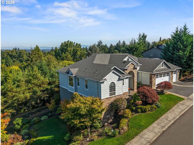 8512 Se CONSTANCE Dr, Happy Valley, OR 97086