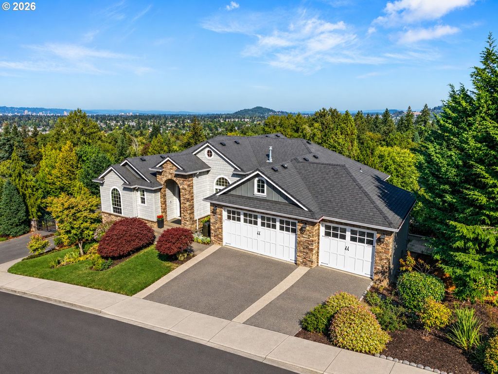 8512 Se CONSTANCE Dr, Happy Valley, OR 97086