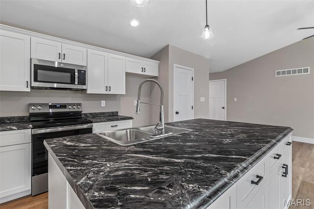5669 Jeanmarie Drive, Hillsboro, MO 63050