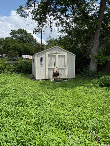 210 Chicago Blvd, San Antonio, TX 78210