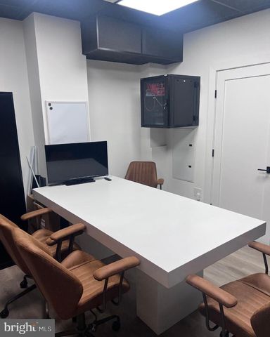 160-64 N 2ND ST, Philadelphia, PA 19106