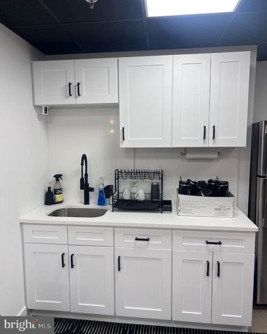 160-64 N 2ND ST, Philadelphia, PA 19106