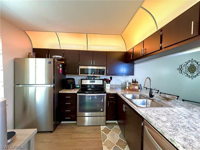 2690 Kings Lake BLVD 102, Naples, FL 34112