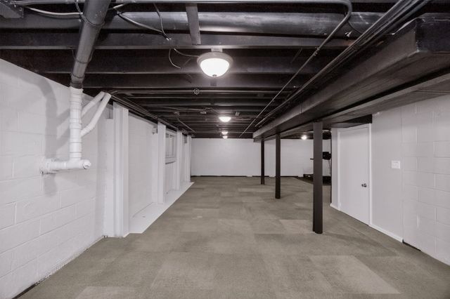 5358 NW 91st Court, Johnston, IA 50131