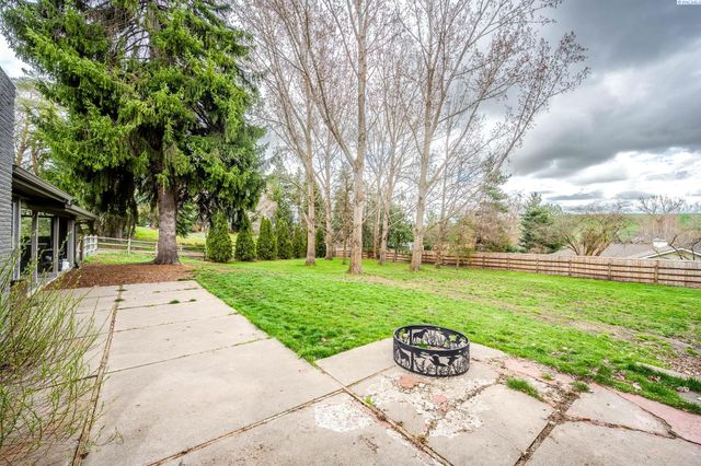 1765 SW Baldwin Dr, Pullman, WA 99163