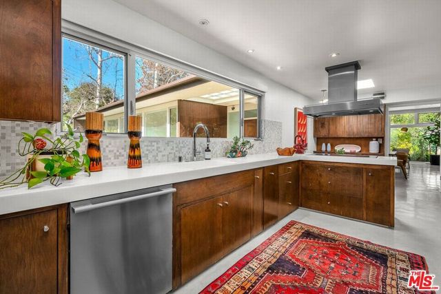 3700 Hayvenhurst Avenue, Encino, CA 91436