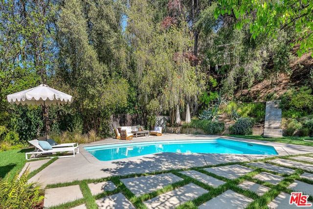 3700 Hayvenhurst Avenue, Encino, CA 91436