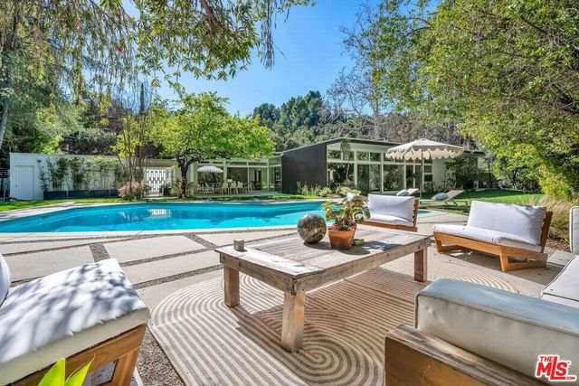 3700 Hayvenhurst Avenue, Encino, CA 91436