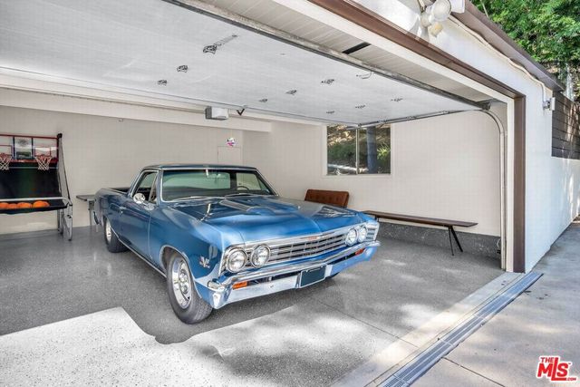 3700 Hayvenhurst Avenue, Encino, CA 91436