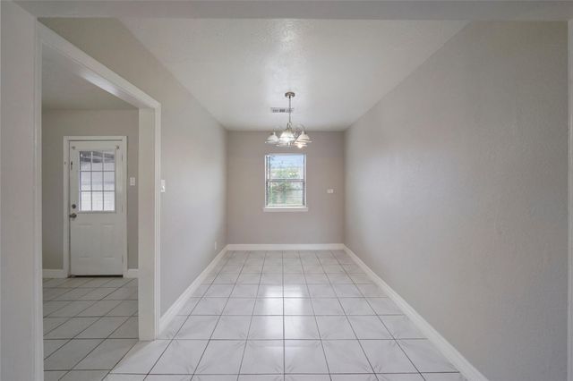 6 E Cleveland Street, Baytown, TX 77520