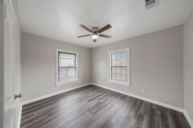 6 E Cleveland Street, Baytown, TX 77520