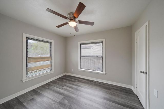 6 E Cleveland Street, Baytown, TX 77520