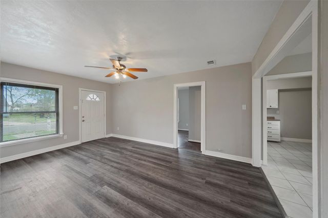 6 E Cleveland Street, Baytown, TX 77520