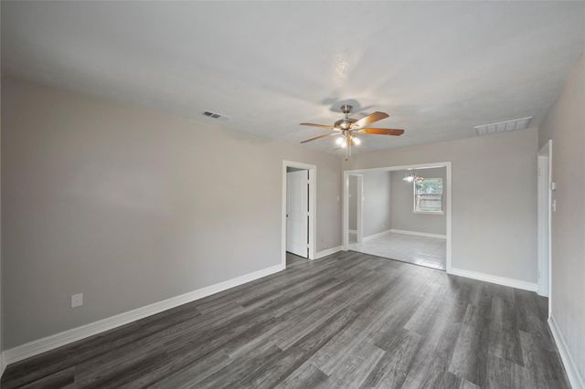 6 E Cleveland Street, Baytown, TX 77520