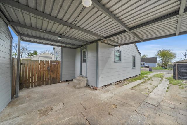 6 E Cleveland Street, Baytown, TX 77520