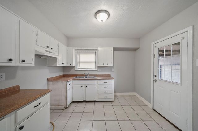 6 E Cleveland Street, Baytown, TX 77520