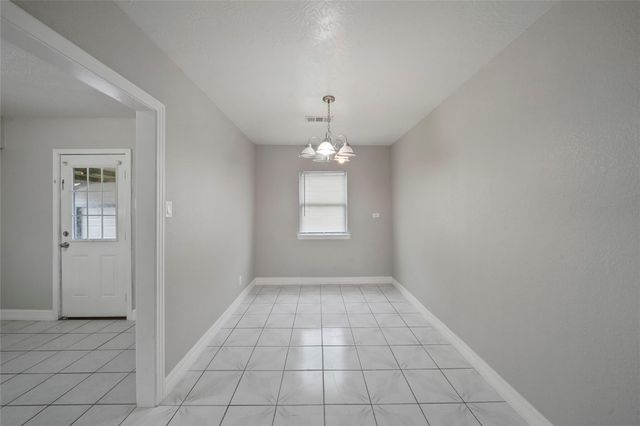 6 E Cleveland Street, Baytown, TX 77520