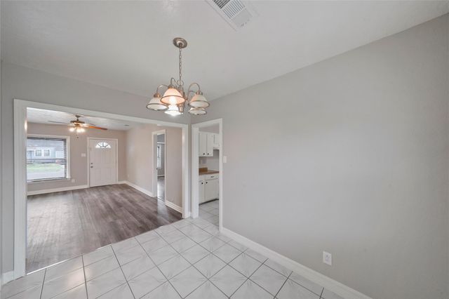 6 E Cleveland Street, Baytown, TX 77520
