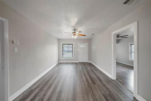 6 E Cleveland Street, Baytown, TX 77520