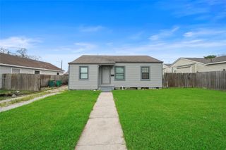 6 E Cleveland Street, Baytown, TX 77520