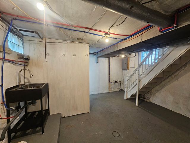 539 Walnut St, Vandergrift, PA 15690