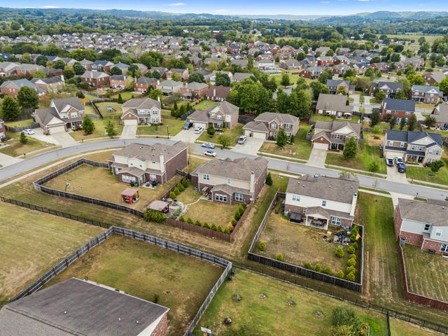 1080 Abberley Cir, Hendersonville, TN 37075