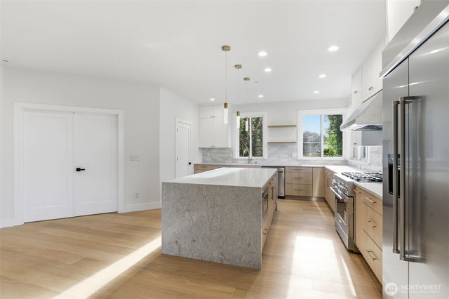 11087 SE 62nd Place, Bellevue, WA 98006