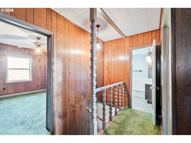 136 Sw 3RD Ave, Castle Rock, WA 98611