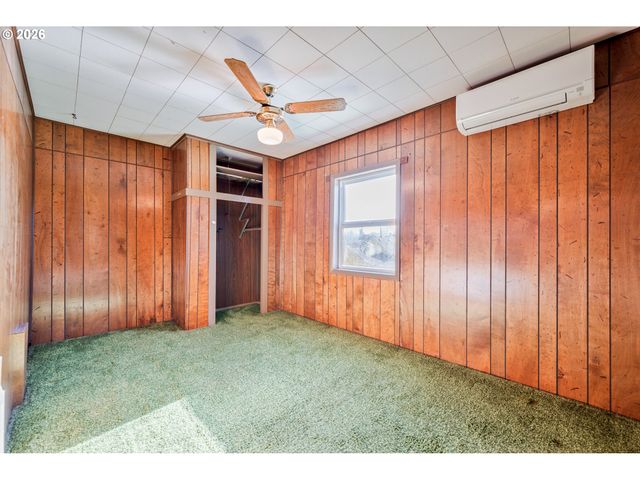 136 Sw 3RD Ave, Castle Rock, WA 98611