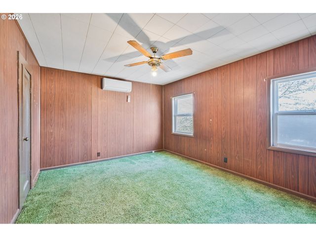 136 Sw 3RD Ave, Castle Rock, WA 98611