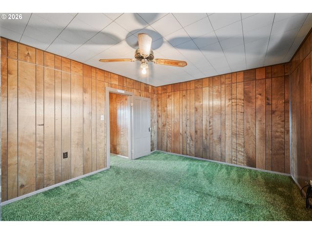 136 Sw 3RD Ave, Castle Rock, WA 98611