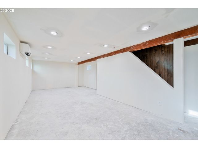 136 Sw 3RD Ave, Castle Rock, WA 98611