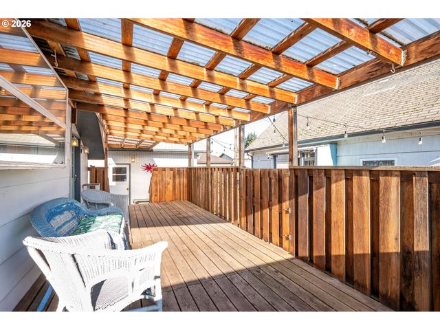 136 Sw 3RD Ave, Castle Rock, WA 98611