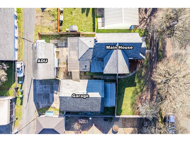 136 Sw 3RD Ave, Castle Rock, WA 98611