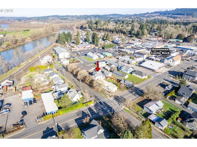 136 Sw 3RD Ave, Castle Rock, WA 98611