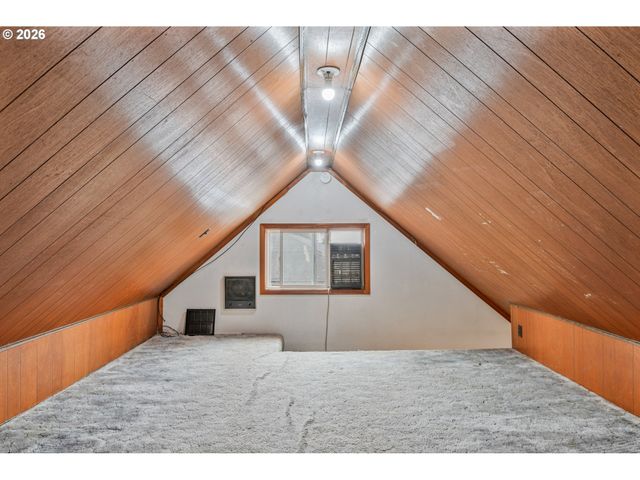 136 Sw 3RD Ave, Castle Rock, WA 98611