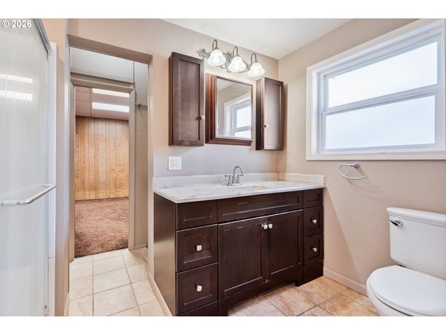 136 Sw 3RD Ave, Castle Rock, WA 98611