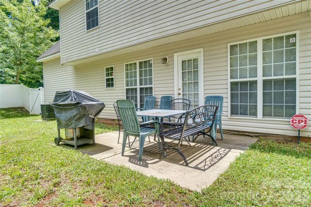 12009 Silvercrest Drive, Charlotte, NC 28215
