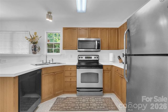 12009 Silvercrest Drive, Charlotte, NC 28215