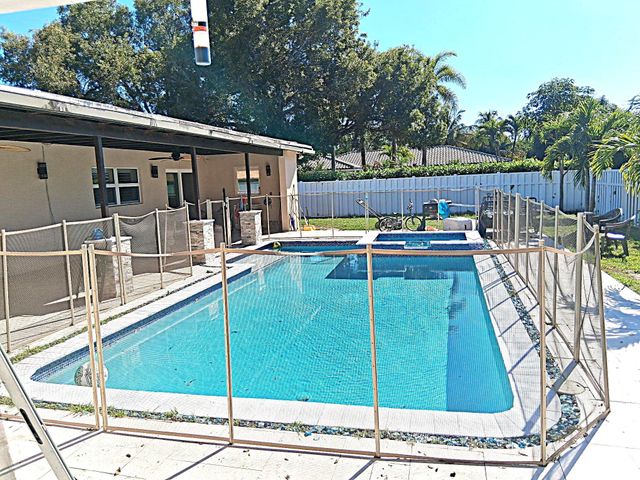 208 NW 91st Avenue, Coral Springs, FL 33071