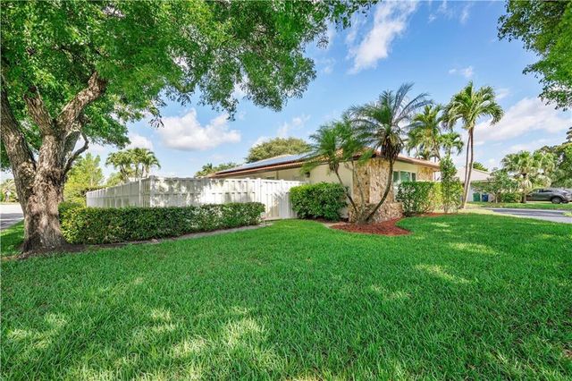 208 NW 91st Avenue, Coral Springs, FL 33071