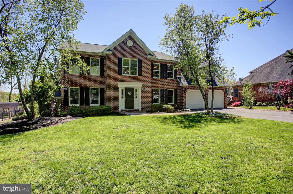 2635 CASTLEGREEN DR, Greencastle, PA 17225