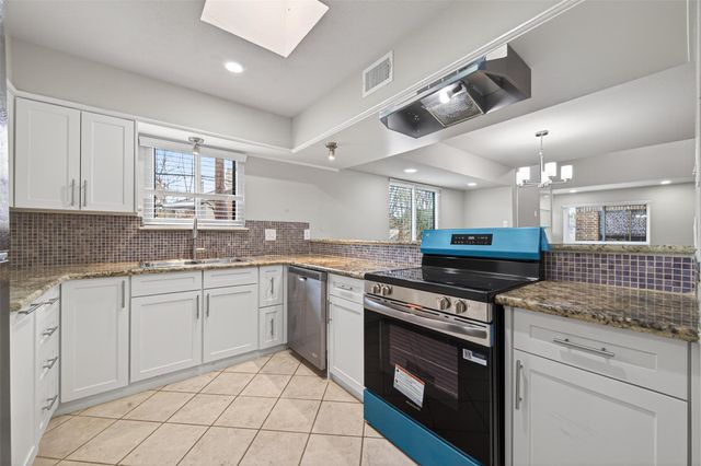 1114 Augusta Drive 10, Houston, TX 77057