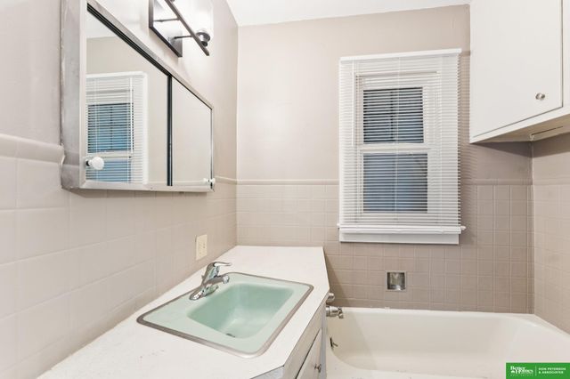 208 S Park Street, Hooper, NE 68031