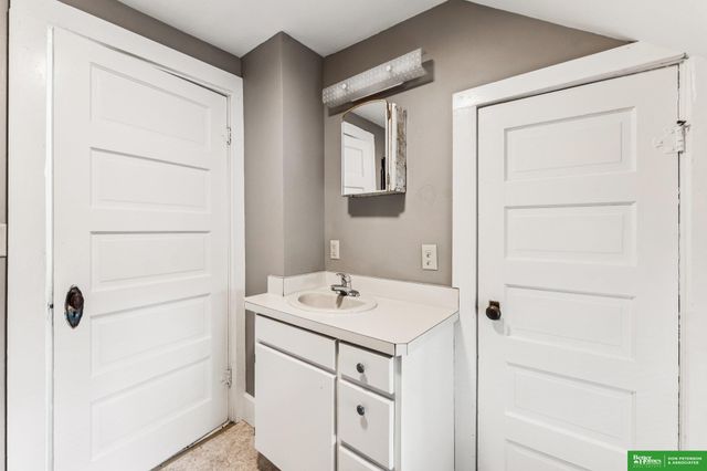 208 S Park Street, Hooper, NE 68031