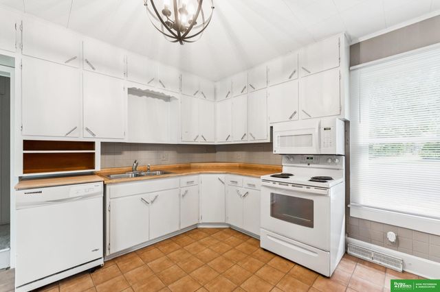 208 S Park Street, Hooper, NE 68031