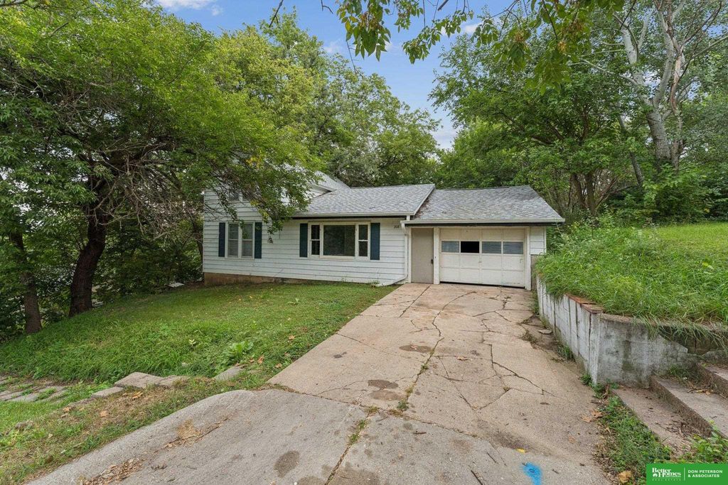 208 S Park Street, Hooper, NE 68031