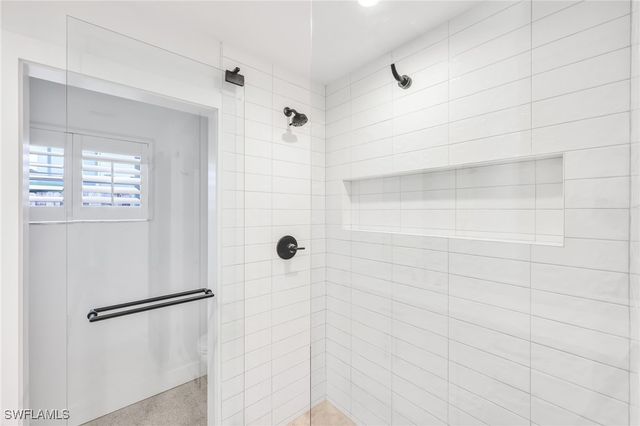 2737 Shoreview DR, Naples, FL 34112