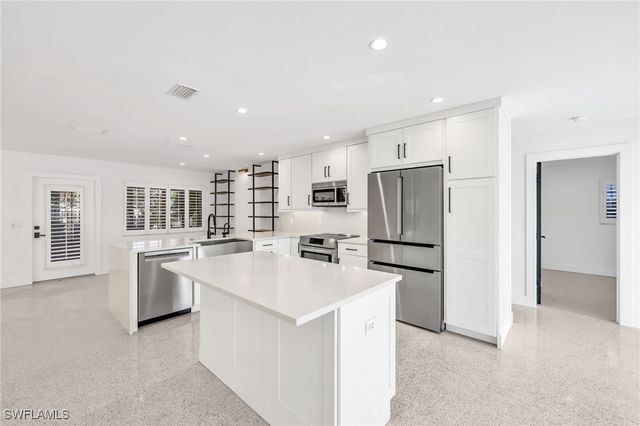 2737 Shoreview DR, Naples, FL 34112