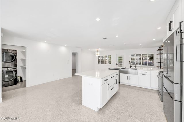 2737 Shoreview DR, Naples, FL 34112